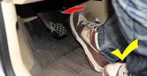 轻踩油门和猛踩油门到底哪个更伤车很多车主都搞错了