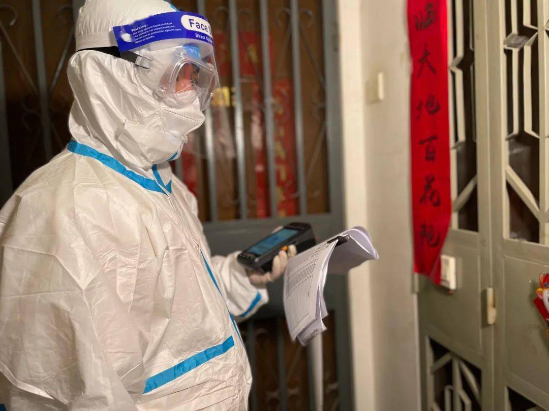 现场国兴家园第三次入户核酸检测快速有序场景暖心