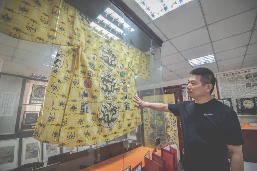 缂丝如金,通经断纬见初心_王建江