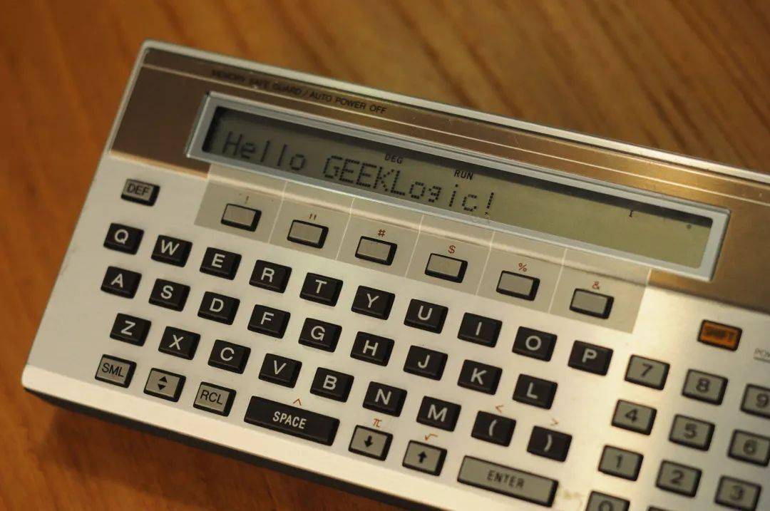 极客逻辑GeekLogic - 80 年代的口袋计算机：SHARP PC-1500_日本