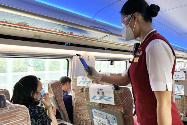 疫情|高铁乘务员为什么“偷拍”乘客？原来是……