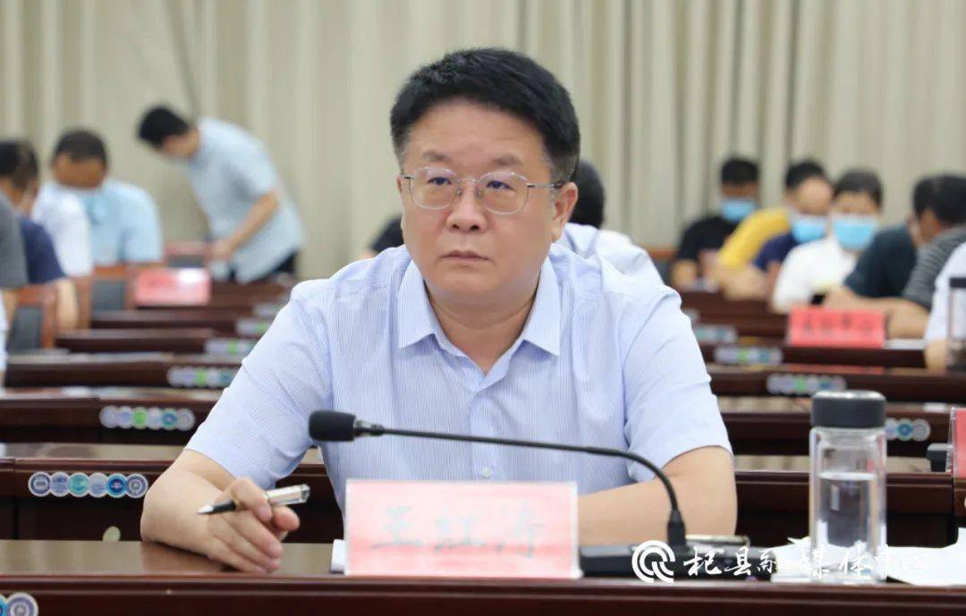 杞县县长王红涛主持会议并对下步疫情防控工作进行安排部署