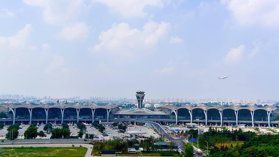 东航|青岛胶东国际机场明日开航，东航A330宽体客机参与首航