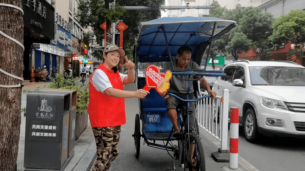 志愿服务文明交通劝导该怎么做请看平阳的示范