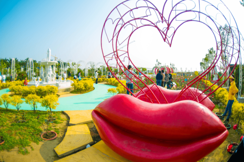 520元抢购广州百万葵园花之恋城堡酒店2大1小套餐主题房早餐两天不限