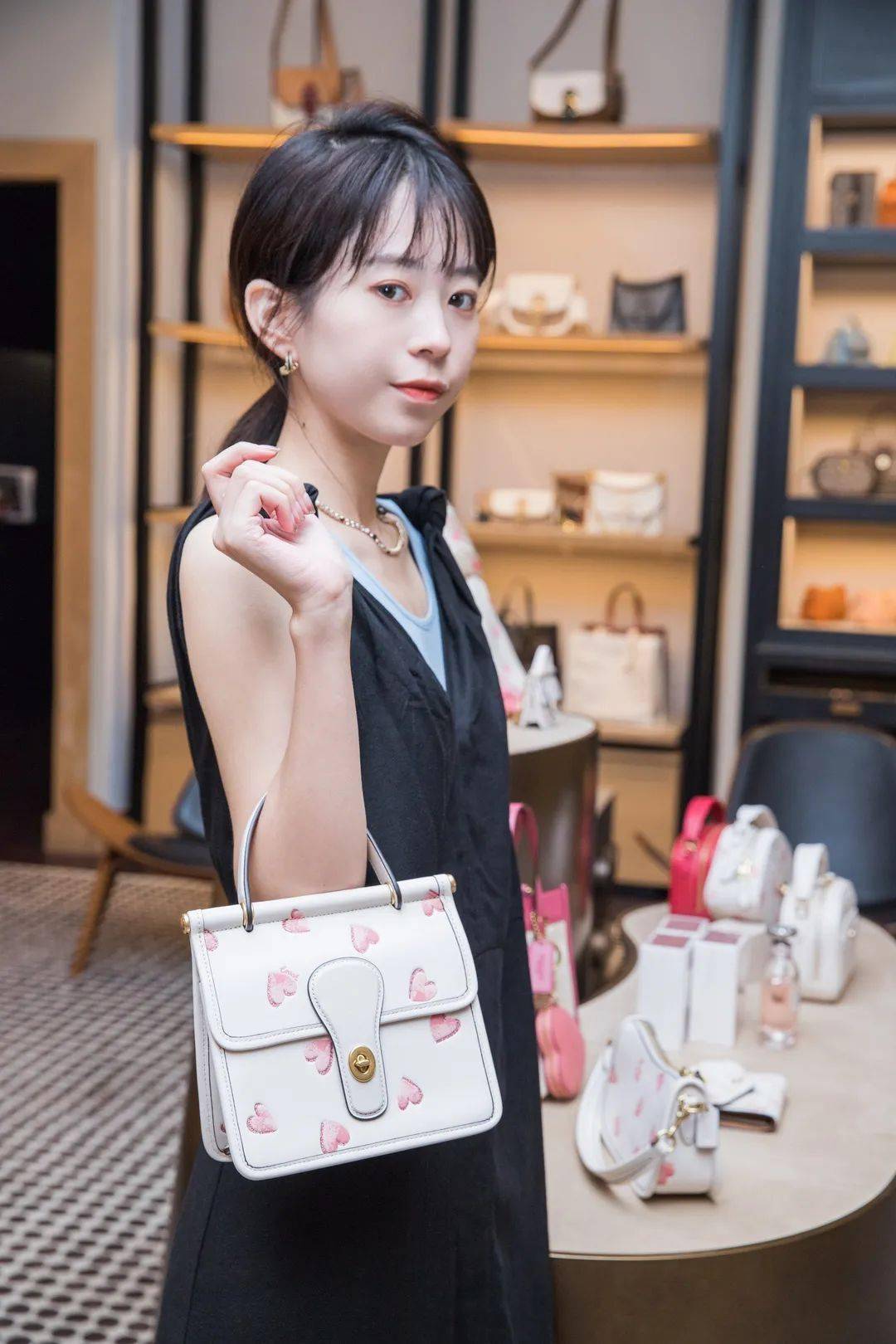 产品|成都人冲冲冲！5折雅诗兰黛，100+购女装！乐天8周年宠粉来啦！