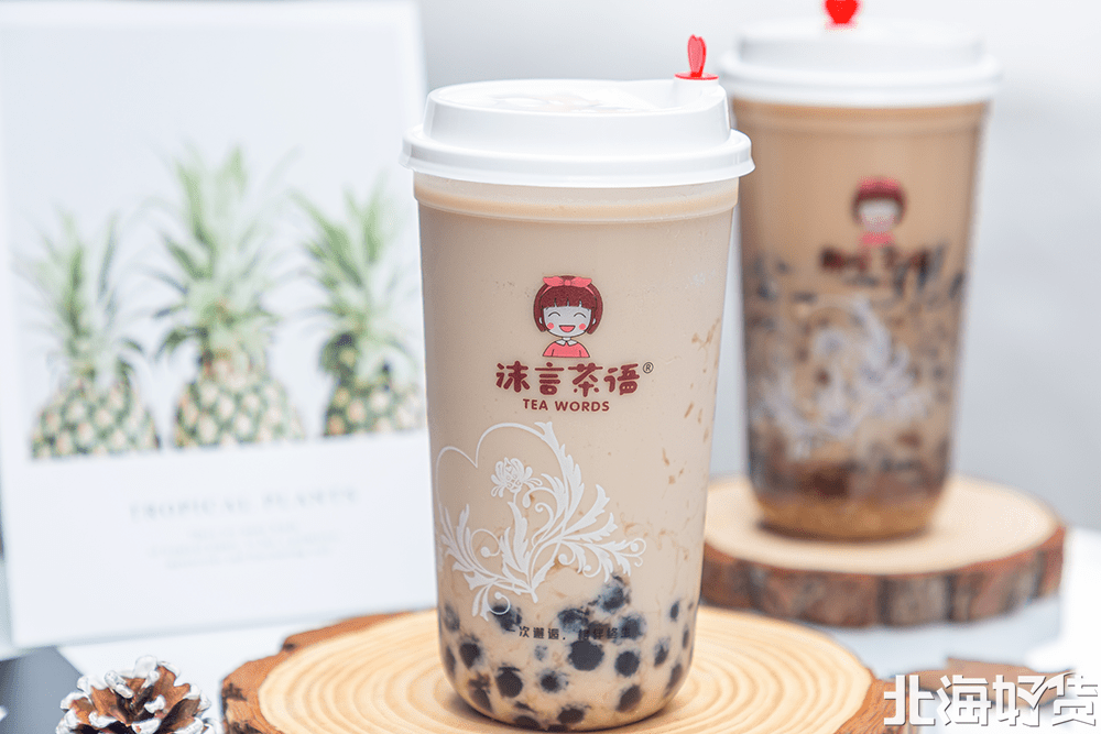 红豆布丁抹绿 ·抹茶奶茶中加入红豆和布丁,能品尝到红豆沙沙的