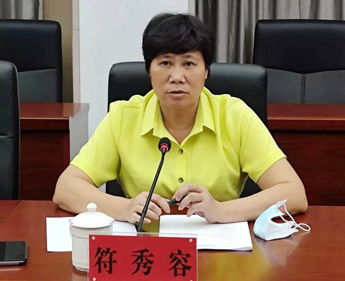 陈广军主持座谈会,县政府副县长卞晓燕同志汇报了2022年"三月三"乐东