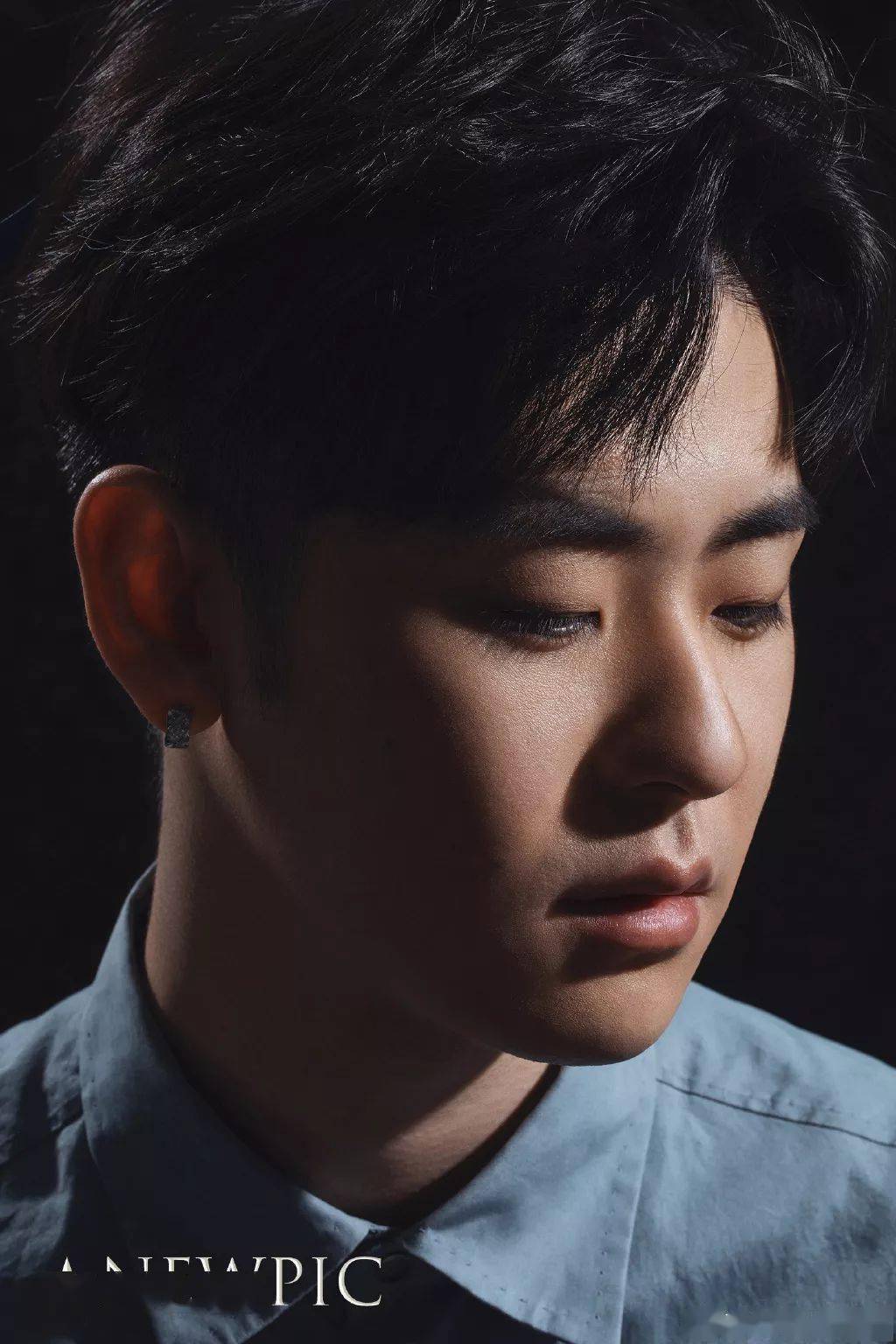 下面这张照片光线很特别,千万别有小伙伴再喊出"老师,这张照片"阴阳脸