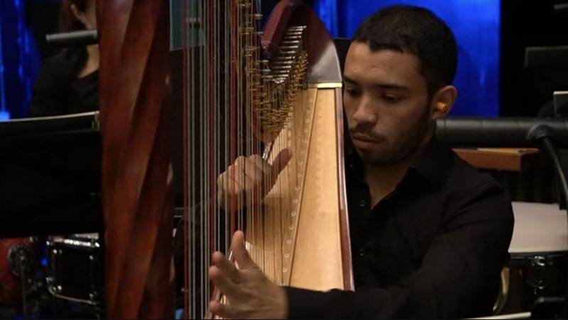 一线|贵阳交响乐团亮相国家大剧院 携手国内一线歌唱家深情唱响“洪湖水”