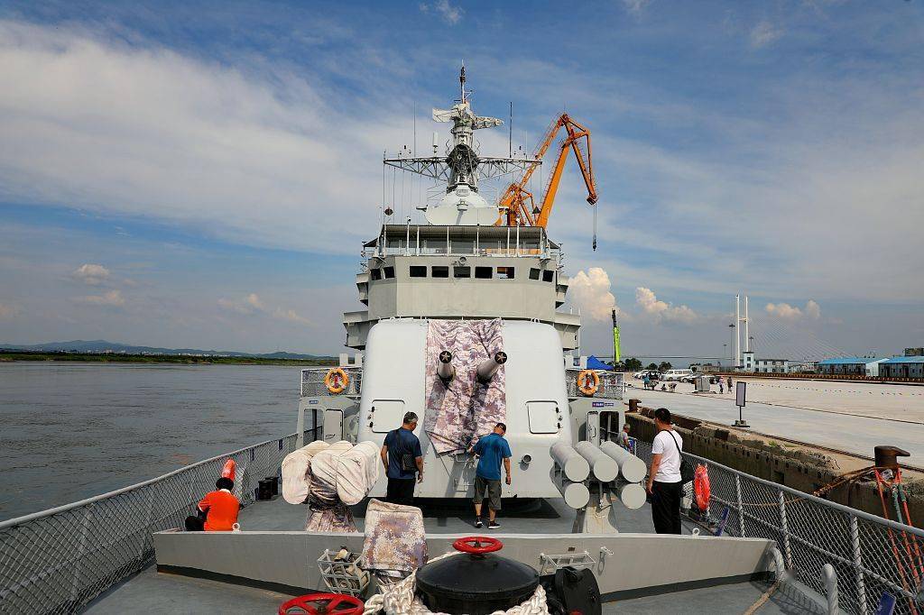 先睹为快丹东舰正式对公众开放