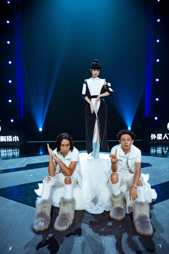 新作|教科书式融合！龚琳娜“音乐剧+说唱”演绎新作《求索》