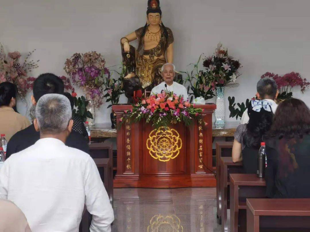 此次讲座邀请福建籍国学大师,画家江逸子先生主讲.