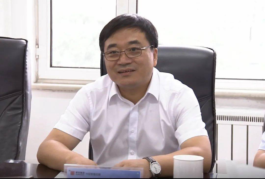 杨冀鹏一行就城市供电,供热工作进行调研_乌兰浩特市