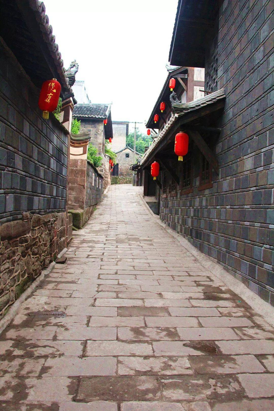 流场巷河边游步道,广场运气好的话能碰上舞龙表演登上周武山可以俯瞰