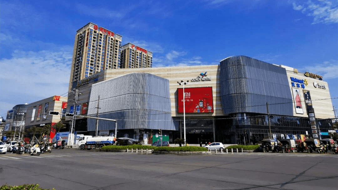 作为近几年的"新起之秀",嘉乐城是当地年轻人最喜欢去的地方之一.