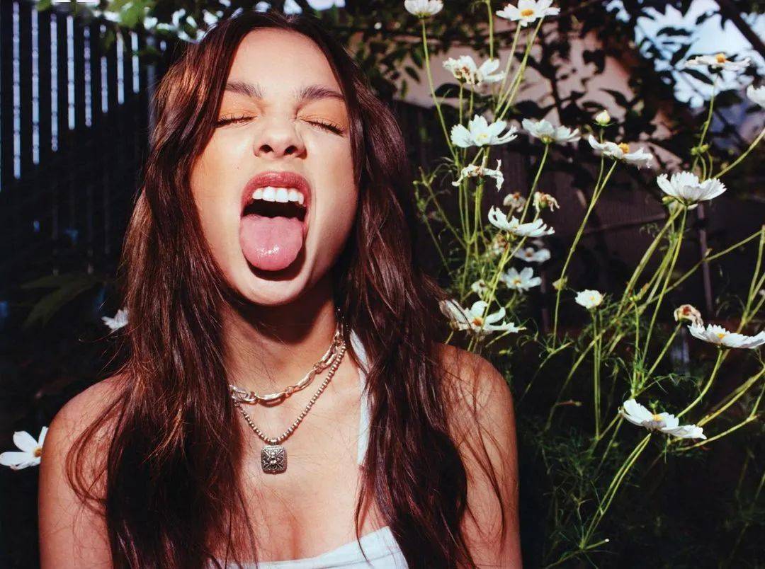 "驾照妹"点评前男友出柜,示爱另一位涉事女主角!_olivia