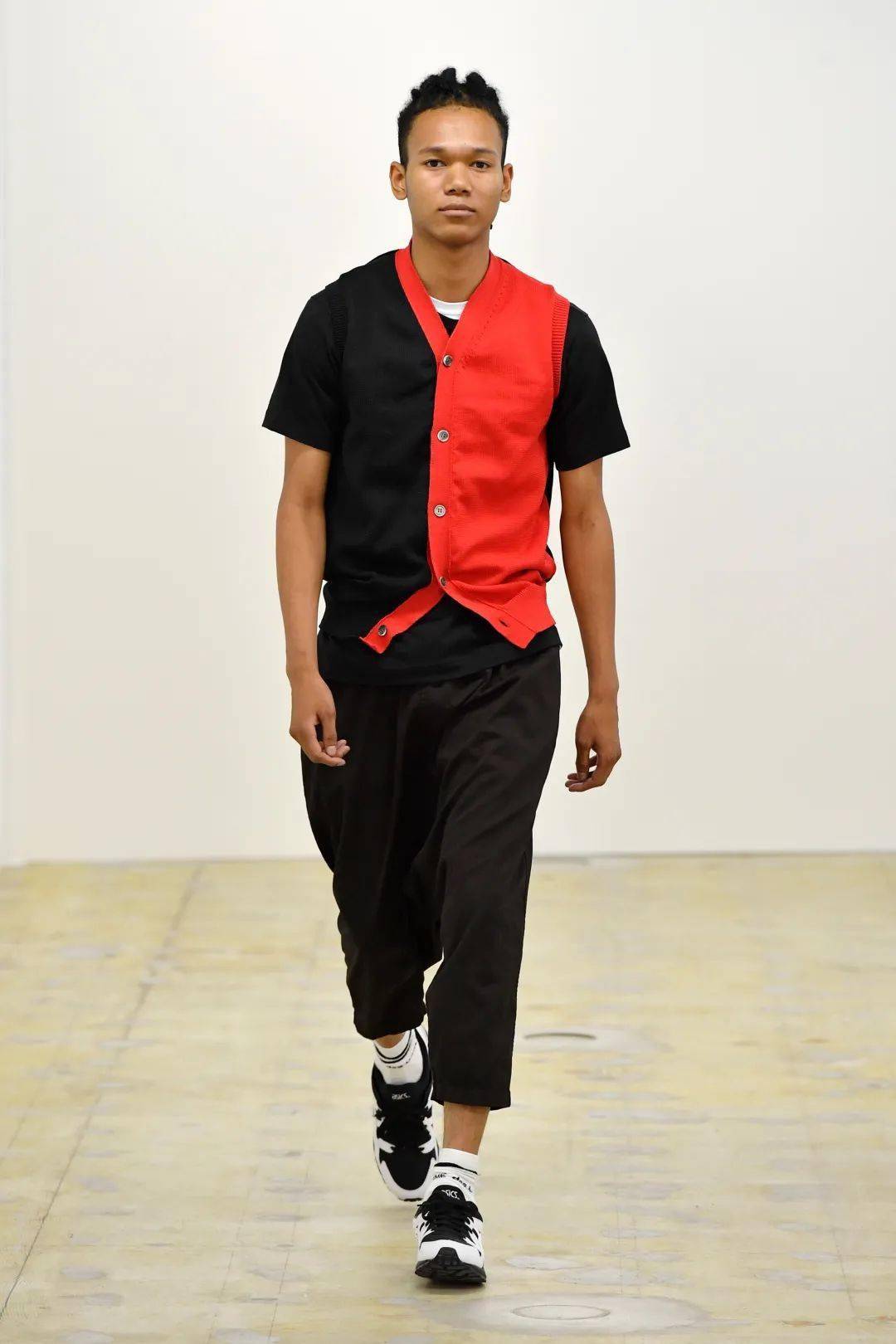 过服装设计|川久保玲：人“狠”话不多！时尚界的破坏者设计的衬衫有何不同？