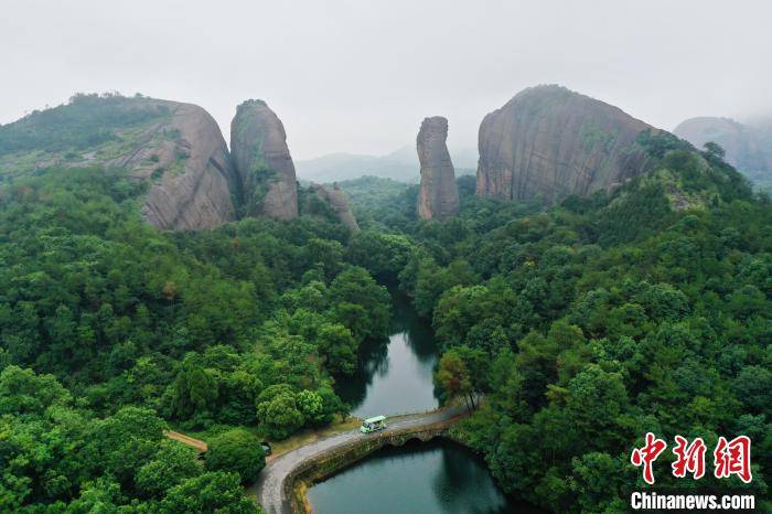 龟峰风景名胜区是世界地质公园龙虎山-龟峰地质公园和世界自然遗产"