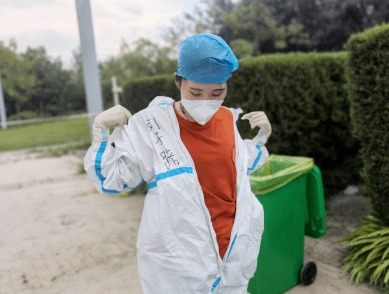 火遍全网的揽客大白是她