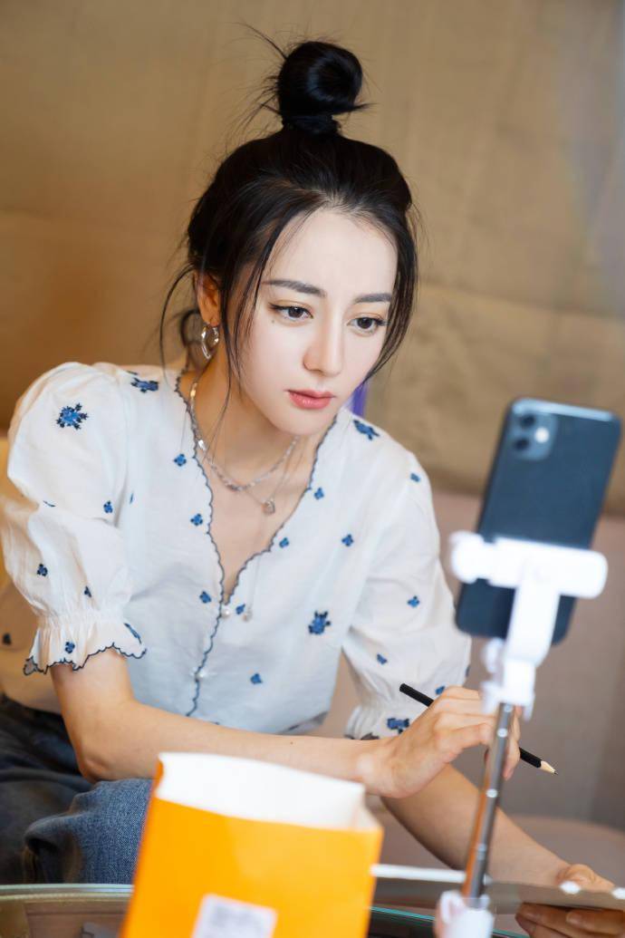 迪丽热巴直播全程回顾大美女一语中的不是筷子弯了是你们弯了