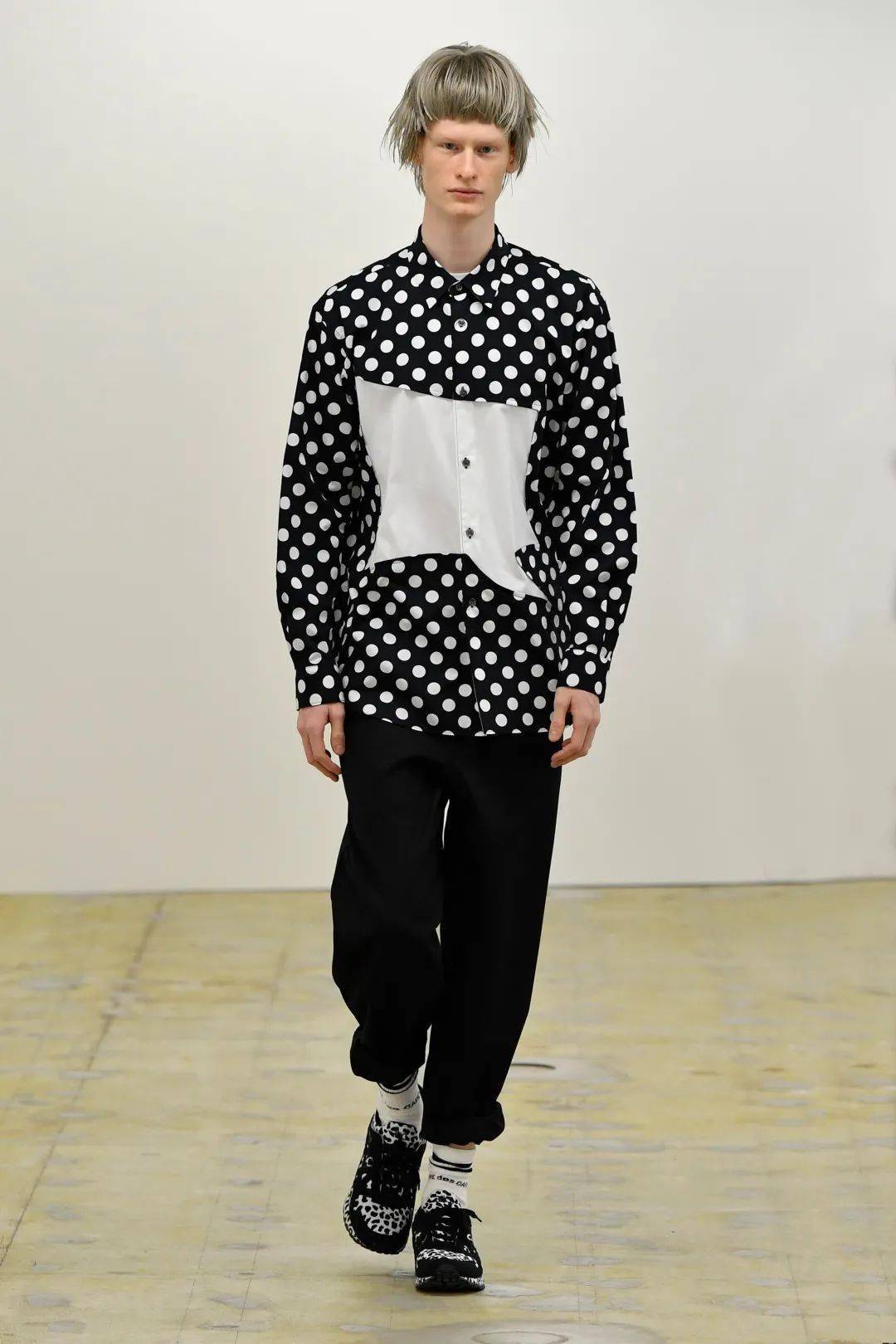 过服装设计|川久保玲：人“狠”话不多！时尚界的破坏者设计的衬衫有何不同？