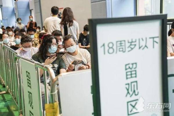 疫苗|直击上海未成年人新冠疫苗接种：儿科医生待命，还有专人“哄娃”