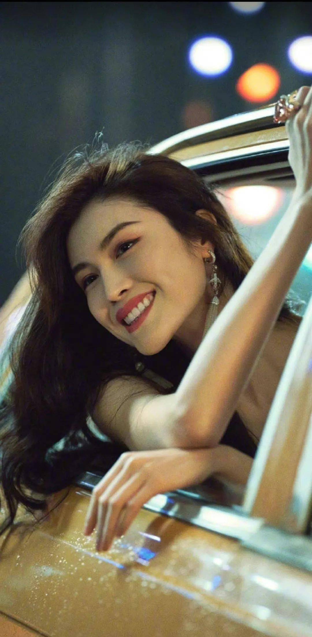 被传沪上情欲流成员金承志不在再问报警疑似何穗和陈伟霆一起了