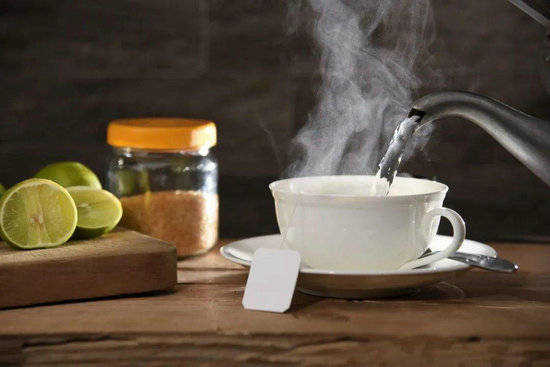 实验|喝热水能加快新陈代谢？事实可能恰恰相反