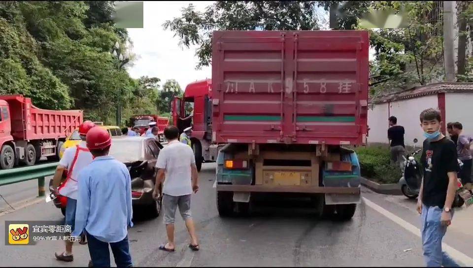 据网友爆料:今天(8月15日)下午3点左右,在宜宾珙县g246路段发生交通