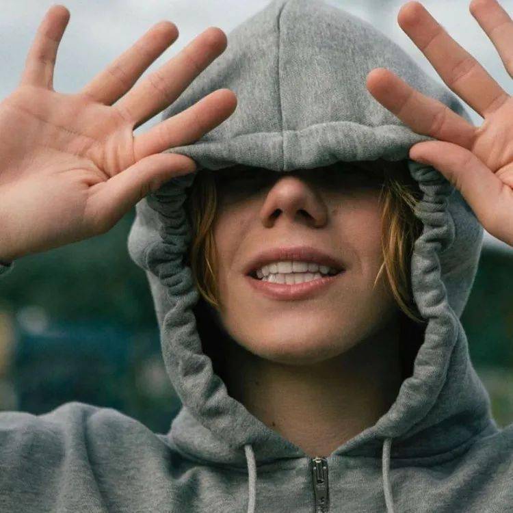 个性眉眉 charlie puth 新单曲夺冠了!