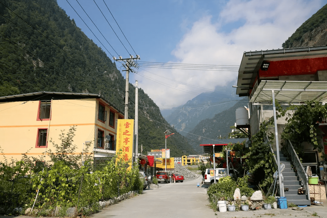 作为理县旅游接待大村,庄房村借助毕棚沟景区的地理优势,发展起乡村