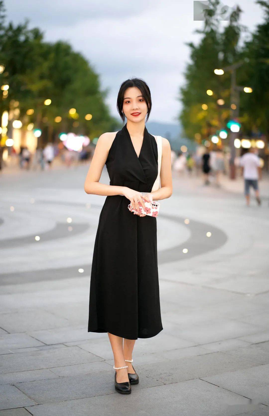 滚叔街拍小黑裙是经典长黑裙才是每天都想穿的那件