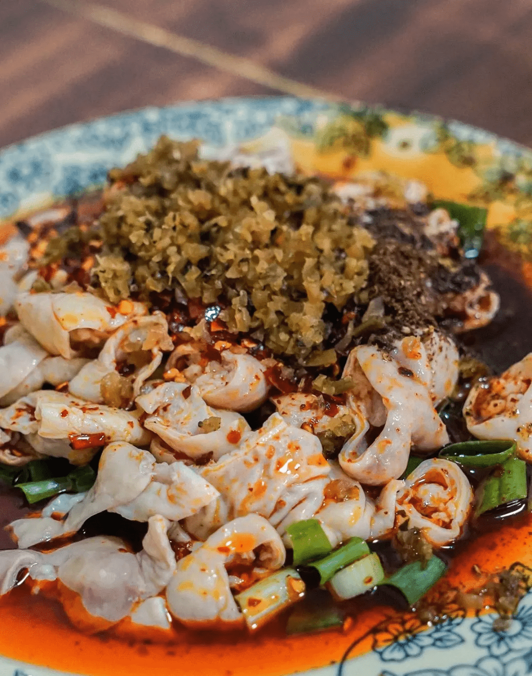 尤其是拌肥肠,吃的时候一定要huo转,肥肠不是很有嚼头的那种,但是软烂