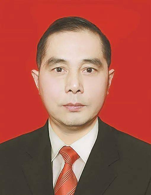 罗中,男,土家族,1968年4月生,中共党员,张家界崇实小学北校校长.