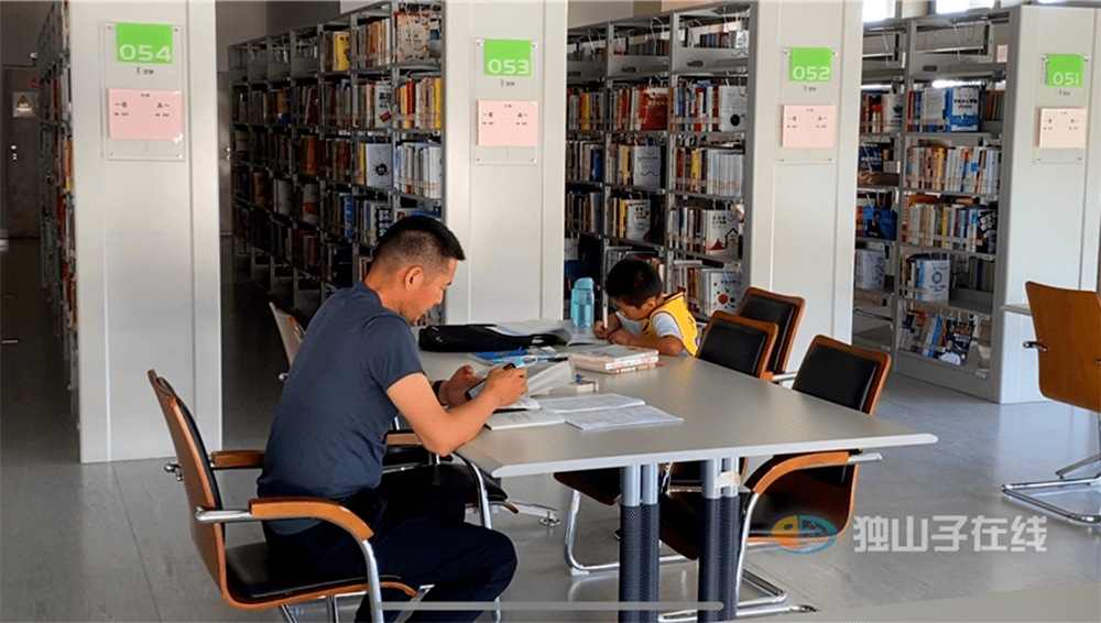 我为群众办实事独山子区图书馆上架新书5000余册