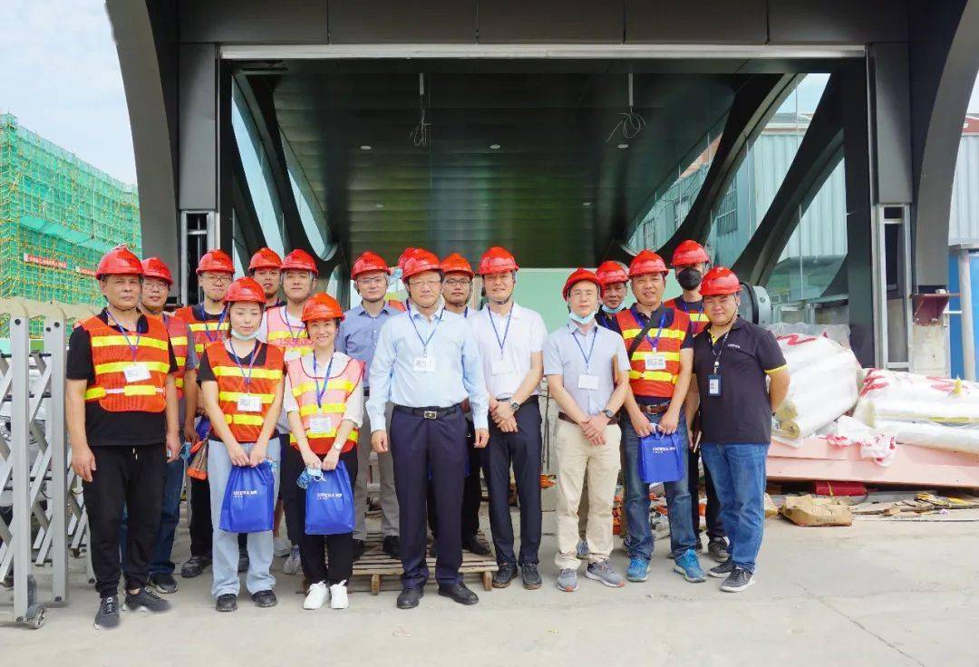 黄金刚副总裁到仪电物联开展安全生产回头看检查暨高温慰问