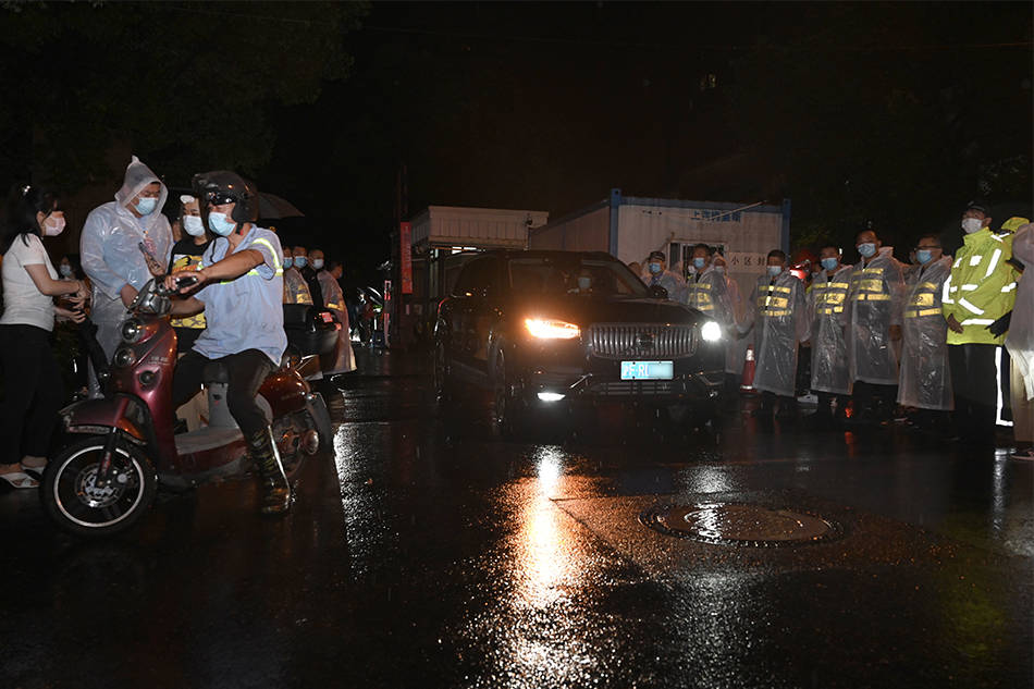 澎湃新闻记者 朱伟辉 图 由于出现新冠肺炎确诊病例,位于上海浦东川沙