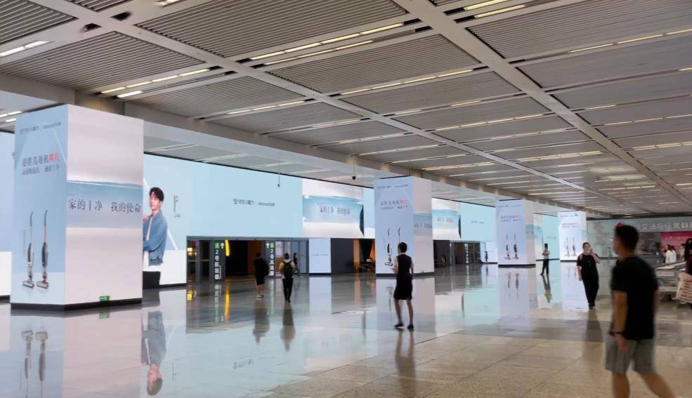 App|来伊份&必胜送来线下地广返图 多地大屏全面欣赏王一博的帅气