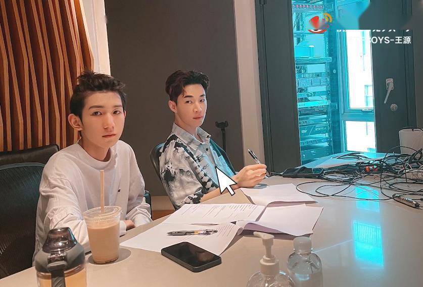 王源上线发博揭晓神秘惊喜 与刘宪华合作曲《home》即将上线