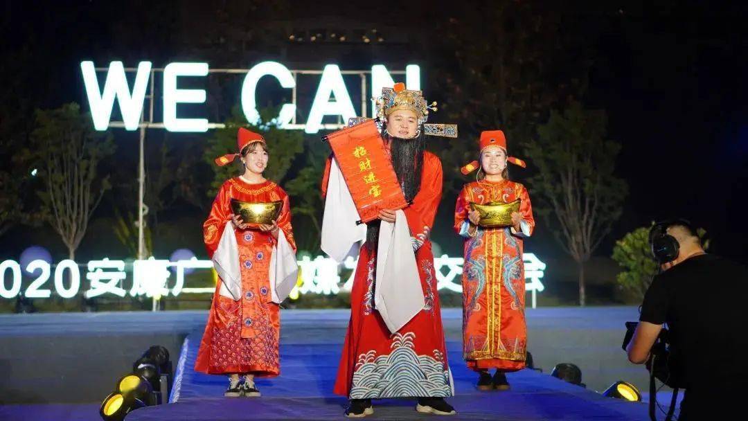 如何制作证件照小视频 89726240408640b788a66eea95ea1211.jpeg