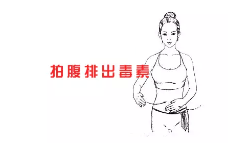 这个动作拍打时并不痛,如果痛注意调整手部动作.