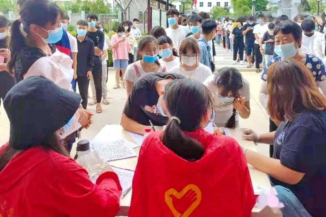 新乡医学院三全学院学生志愿者助力全民疫情防控