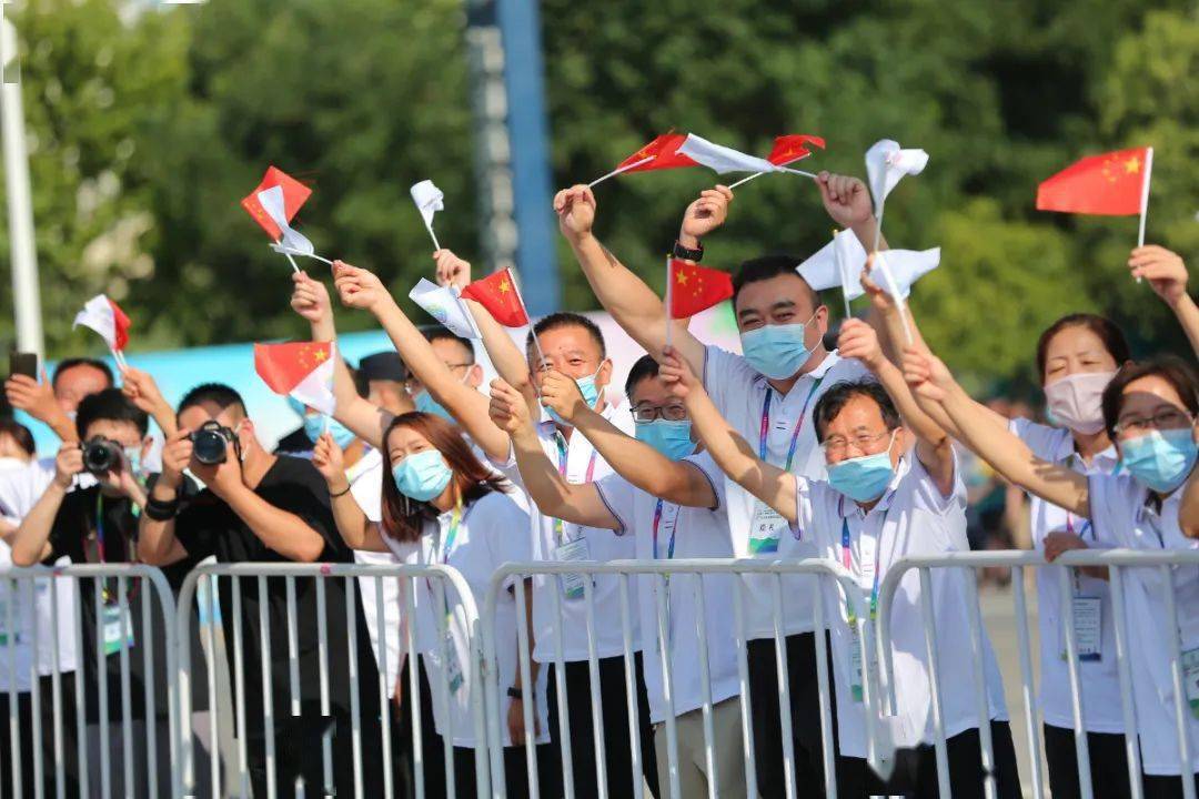 十四运会和残特奥会火炬传递渭南站开启67名火炬手接力奔跑