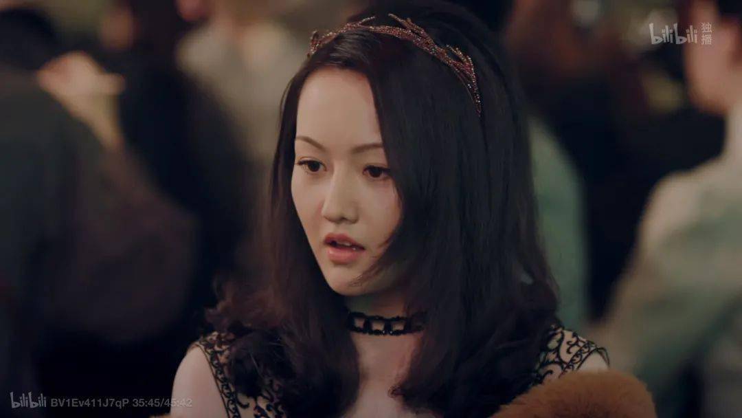 发型|《双镜》：假民国真塑料