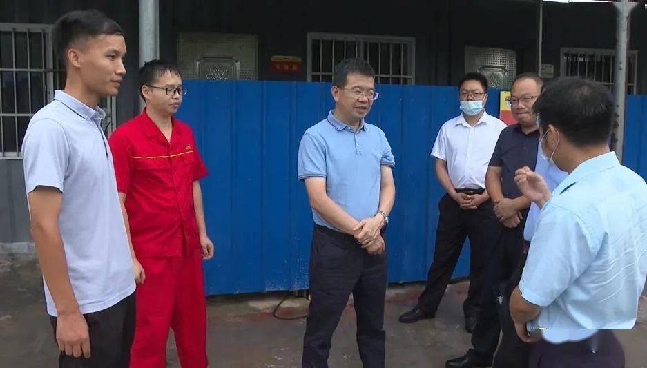 8月17日,全县乡村振兴座谈会召开,县委书记邹家洪出席会议并讲话.