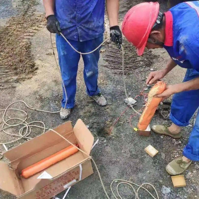 制定了详细的销毁方案治安大队与爆破公司一起为确保销毁工作顺利进行