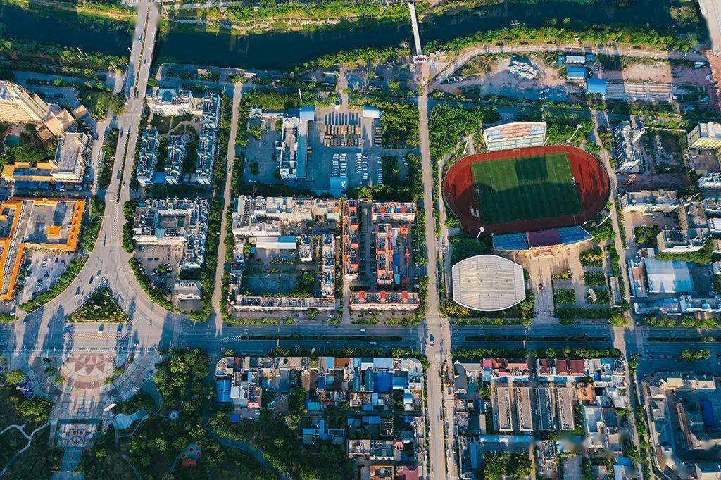 布局整齐划一的勐腊县城