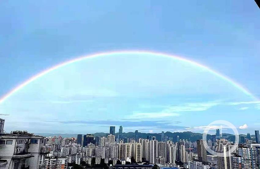 彩虹刷屏重庆夏日的天空太美了