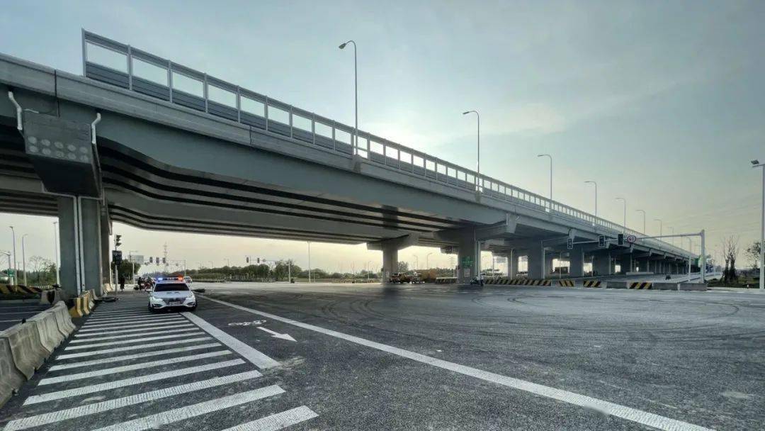 【交通】解决两方面问题,s7沪崇高速行车更安全